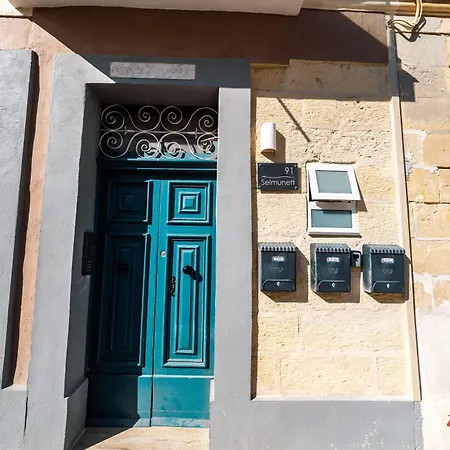 Seaside Serenity, Cruise-like Comfort St. Paul's Bay