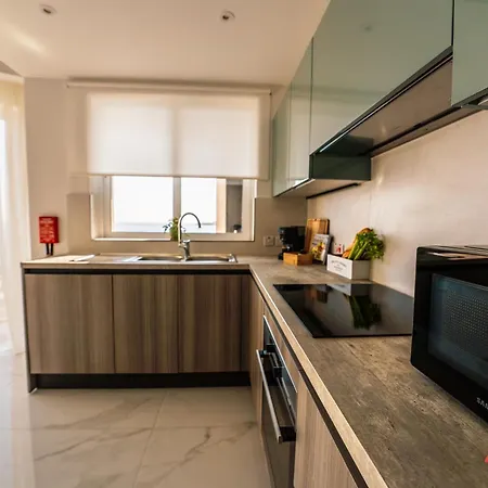 Seaside Serenity, Cruise-like Comfort Apartment St. Paul's Bay